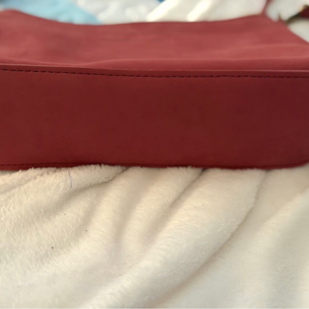 Portland Leather Classic Poppy  Crossbody Bag - Picture 7 of 13